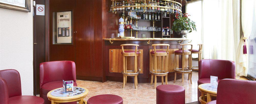 Kyriad Hotel Nevers Centre Екстериор снимка