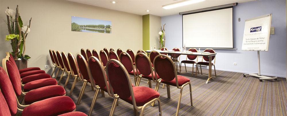Kyriad Hotel Nevers Centre Екстериор снимка