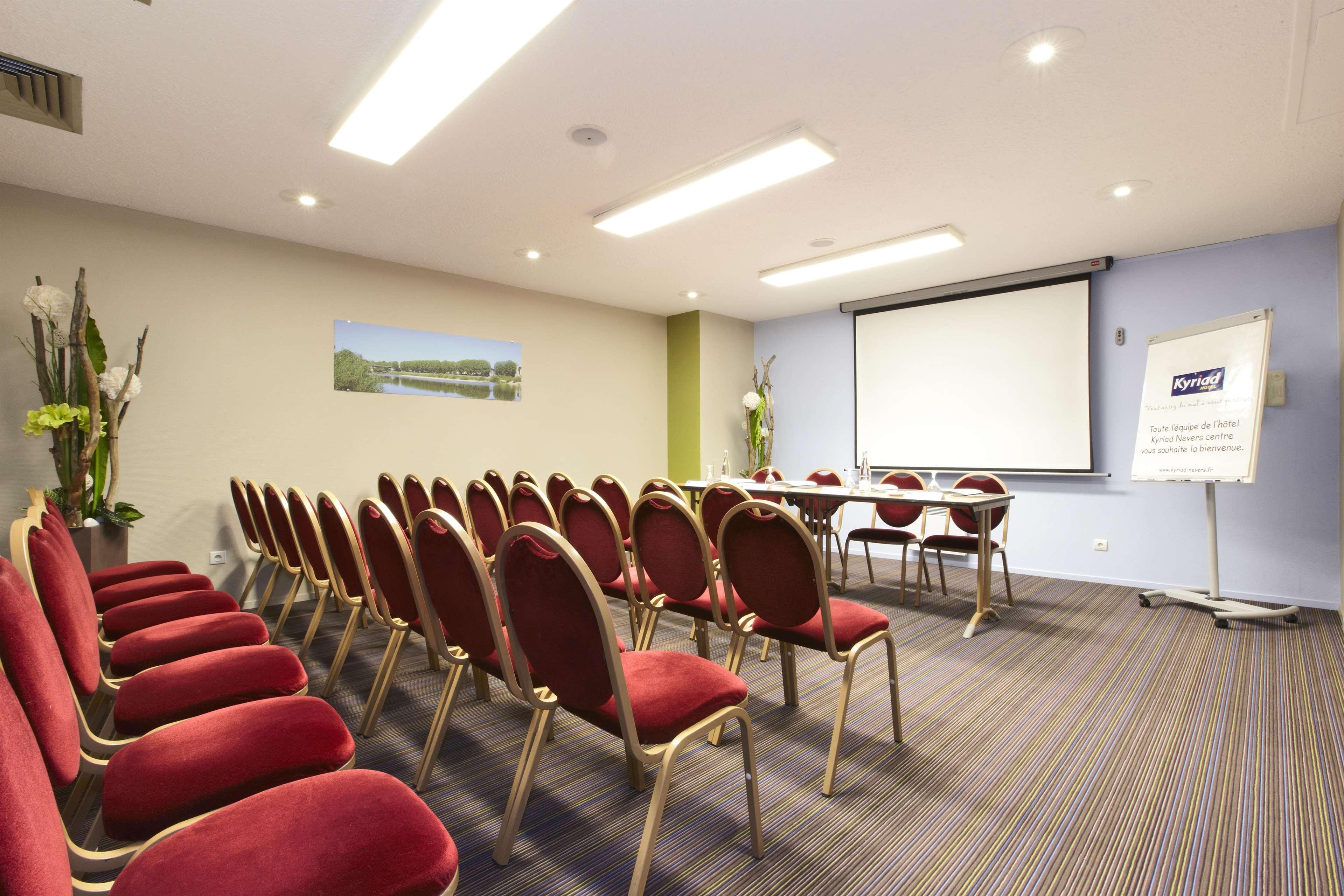 Kyriad Hotel Nevers Centre Екстериор снимка