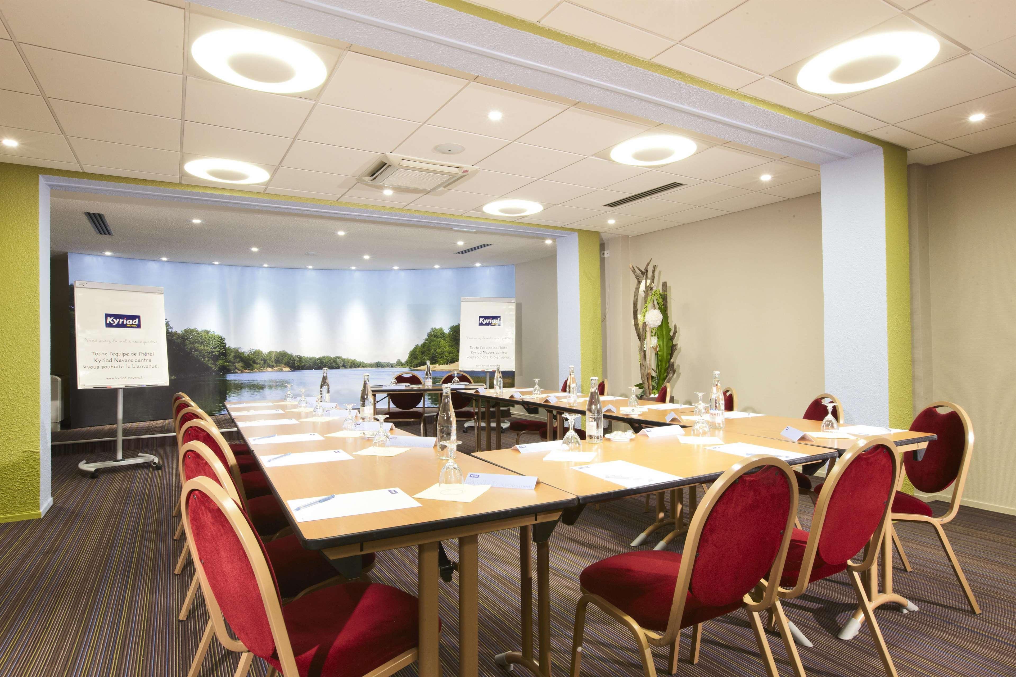 Kyriad Hotel Nevers Centre Екстериор снимка
